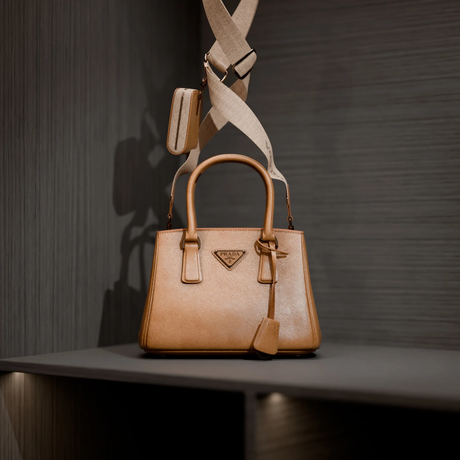 어두운 스튜디오 속 베이지 PRADA 가방 3D 렌더